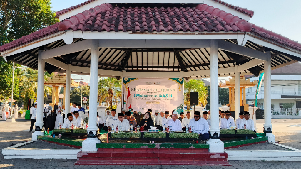 Sambut 1 Muharram 1448 H, Pemkab Lumajang Dan PonPes Bahrusysyifa Gelar Khataman Al-Qur'an dan Tausiyah di Alun-Alun
