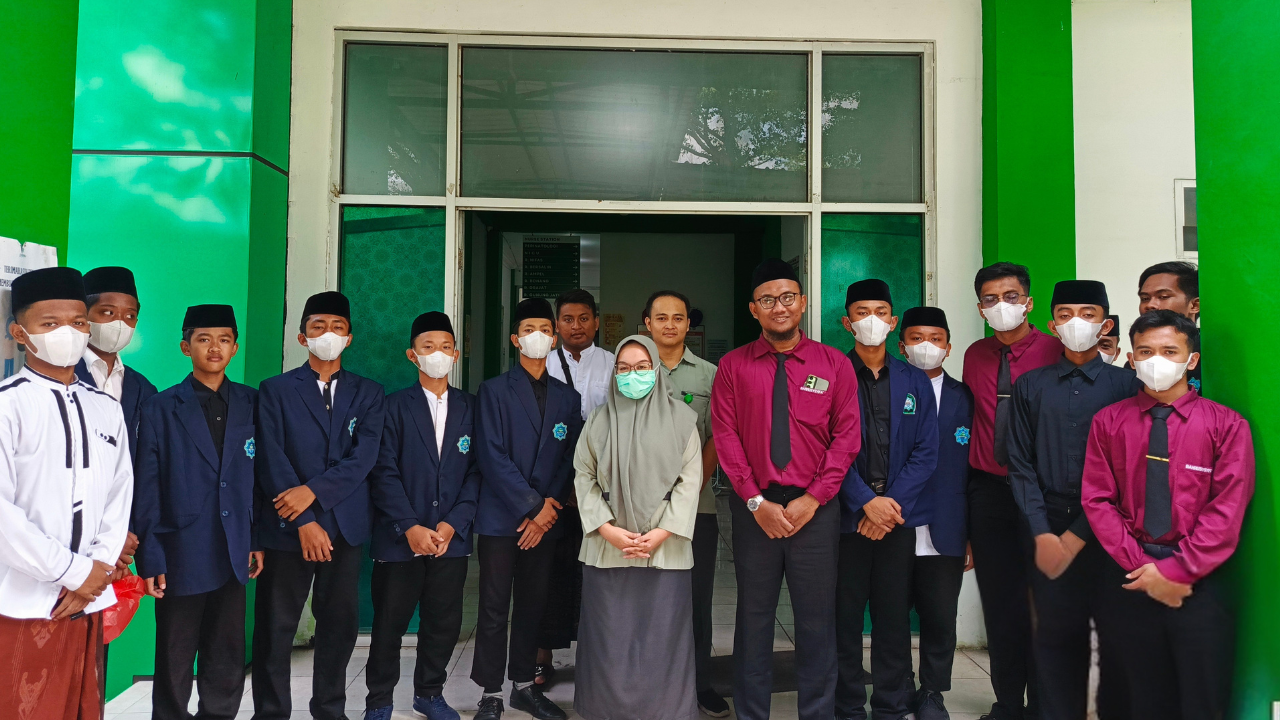 Santri Bahrusysyifa Tebar Doa dan Kepedulian di Hari Santri Nasional