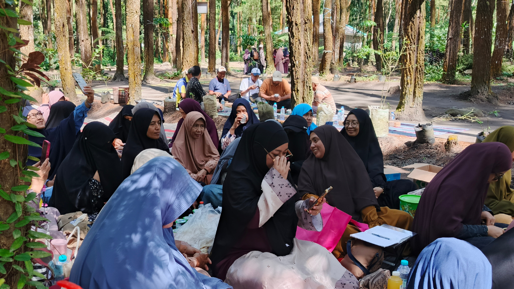 Majelis Wanita Zanjabil Bahrusysyifa Gelar Kajian Tadabur Alam yang Menyegarkan di Poncosumo