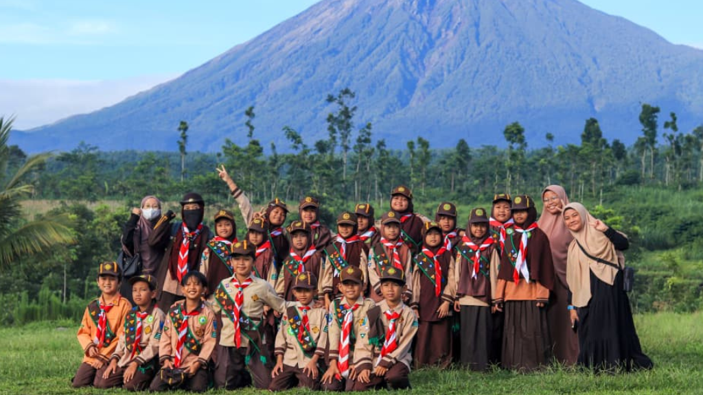 Pelantikan pramuka garuda siaga SD Quba bersama ketua kwarcab lumajang