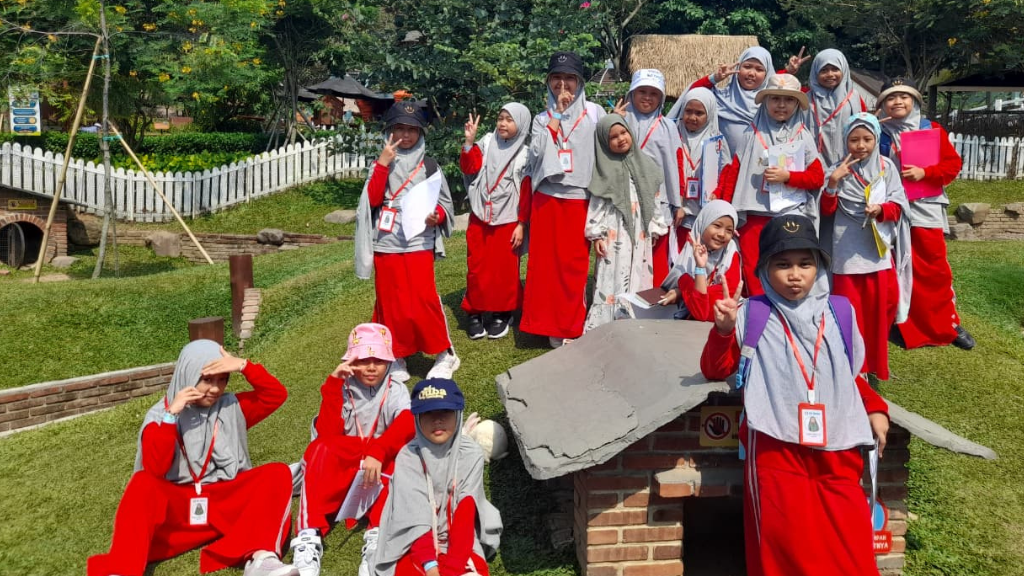 Outing class sehari menjelajah cimory