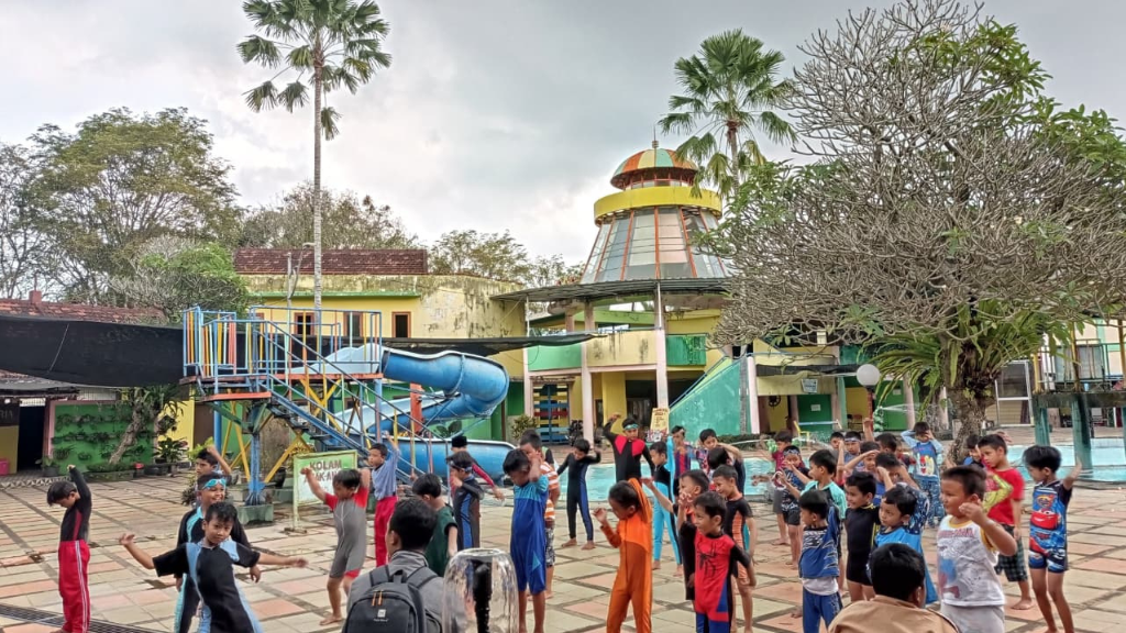 Ekstrakurikuler berenang